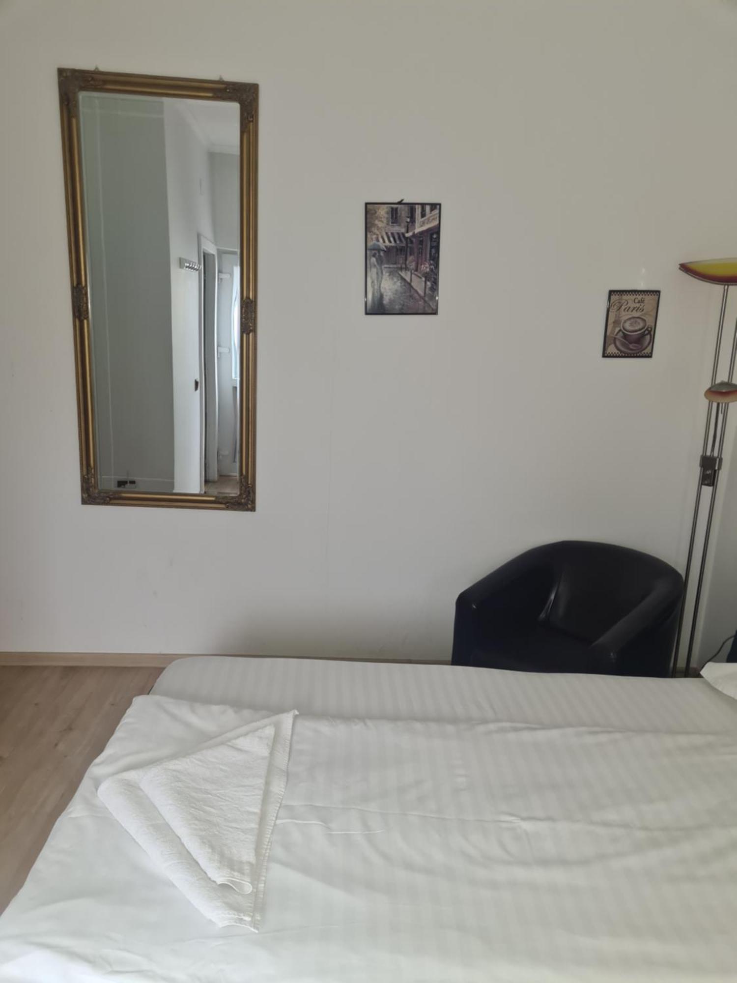 Pensiunea Corina Boutique Craiova Ngoại thất bức ảnh