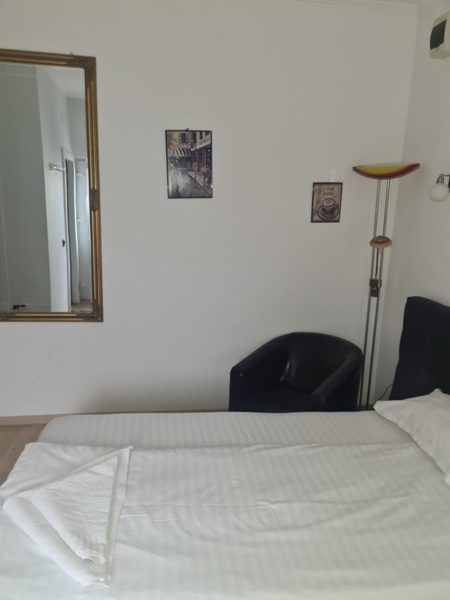 Pensiunea Corina Boutique Craiova Ngoại thất bức ảnh