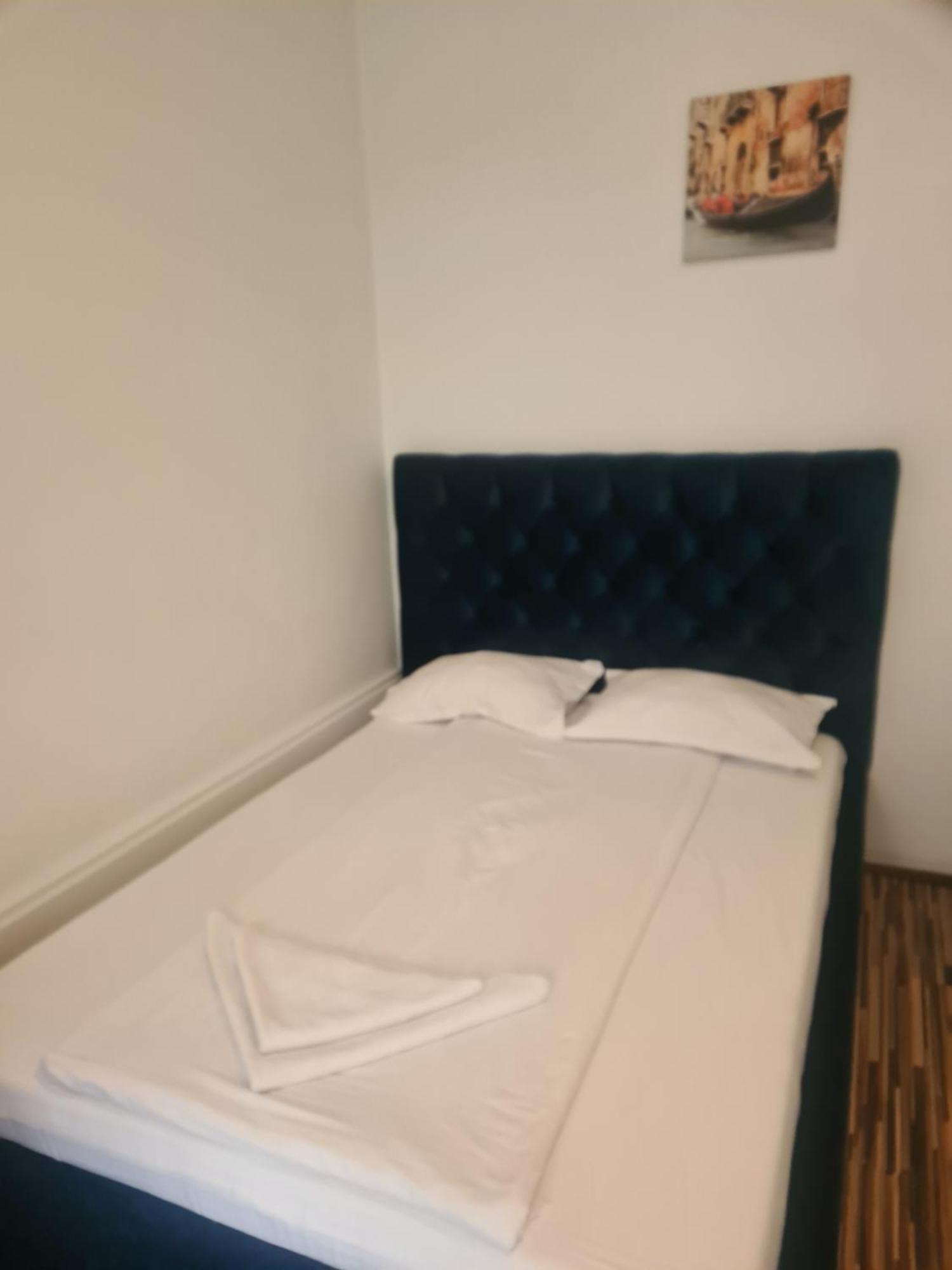 Pensiunea Corina Boutique Craiova Ngoại thất bức ảnh